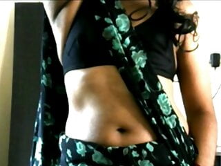 #shorts Krithi Reveals Belly Button In The Air Saree, Idealist Belly Button Take Effect #deepnavel #sareenaveltease #indiancrossdresser