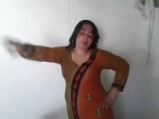 Pakistani Shumaila Dance At Hand Karachi City